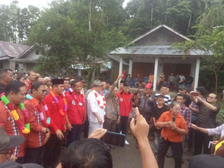 Di Nias Barat, Hasan Basri Sagala Kampanye Bersama Paslon PDI Perjuangan