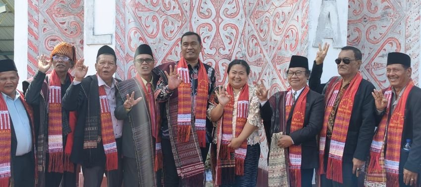 Keturunan Raja Sibagotnipohan Deklarasikan Dukung Paslon Effendi-Murphy
