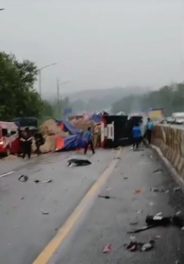 Ini Dugaan Penyebab Tabrakan Beruntun Terjadi di Tol Cipularang