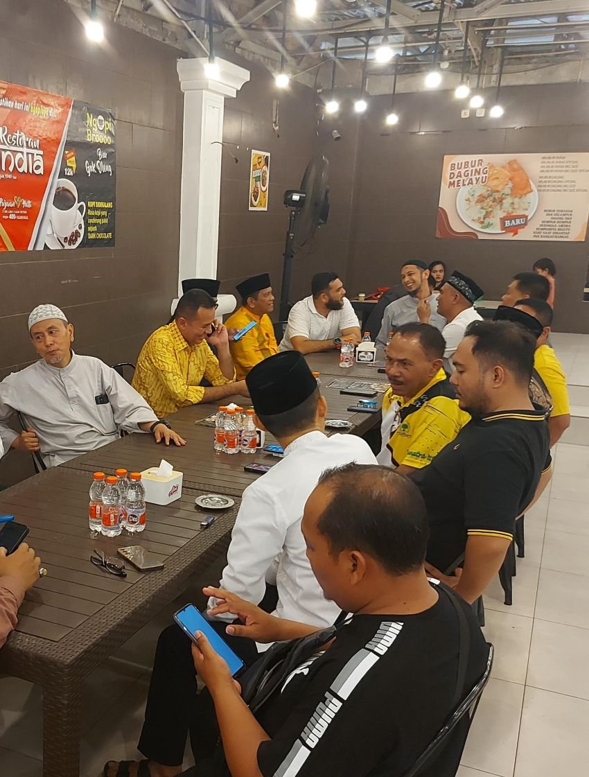 Kombes Pol (P) Dr. Maruli Siahaan, SH, MH Makan Malam Bersama H. Musa Rajekshah di Restoran India Tebing Tinggi