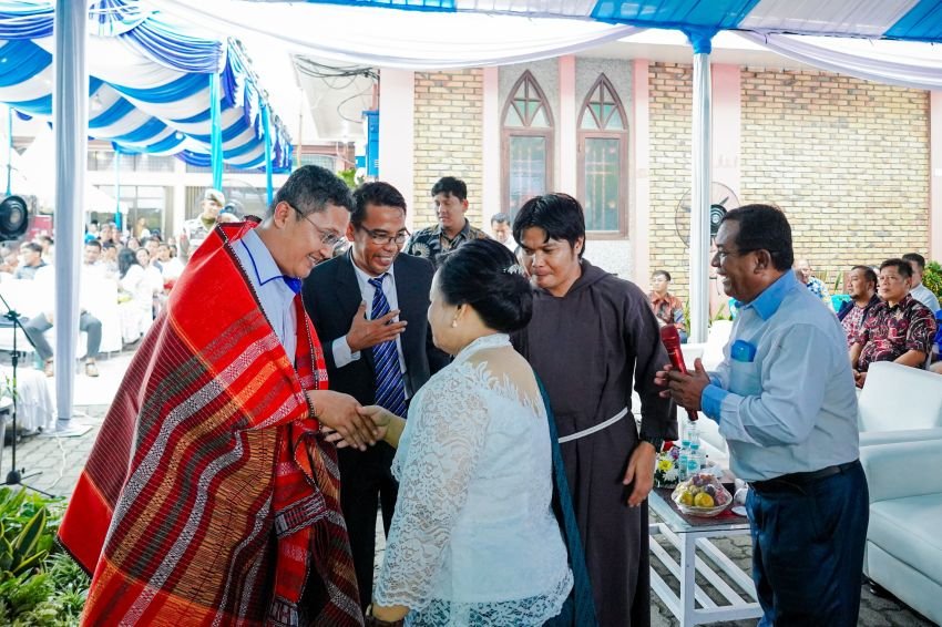 Tim Safari Natal Pemko Medan Disambut Suka Cita Jemaat Gereja Katolik ST Rafael Tembung