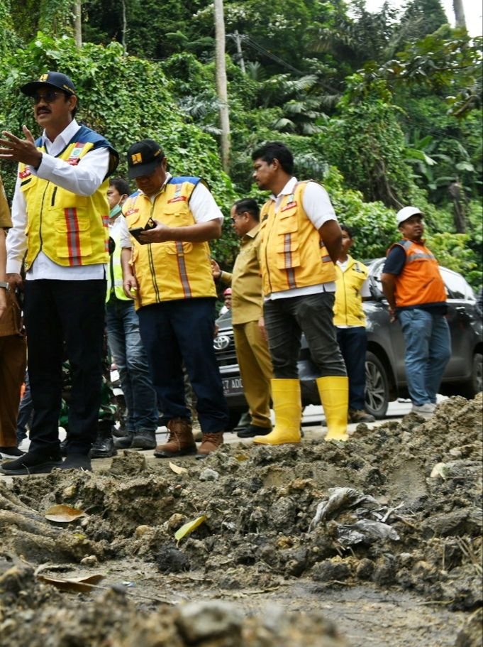 Tinjau Lokasi Longsor Sibolangit, Minta Masyarakat Tetap Waspada