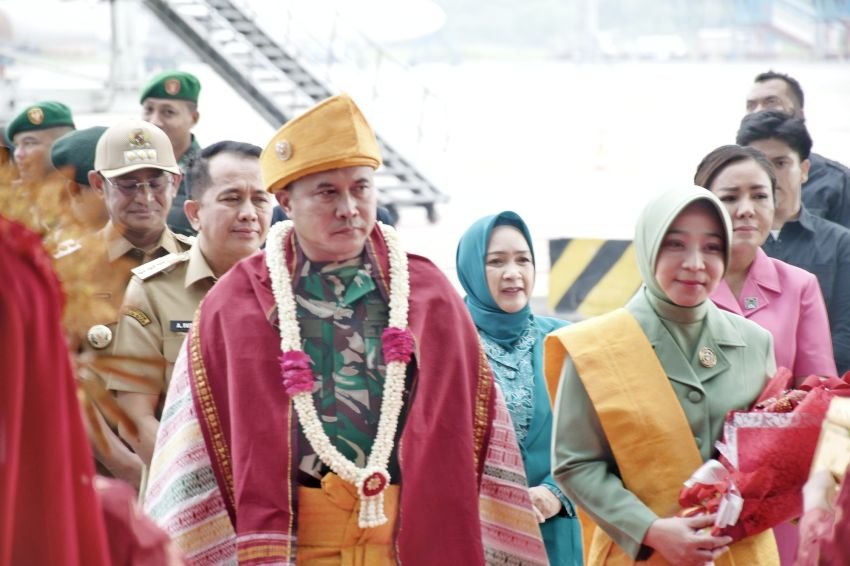 Pj Gubernur Sumut Agus Fatoni Sambut Kedatangan Pangdam I/BB Mayjen TNI Rio Firdianto