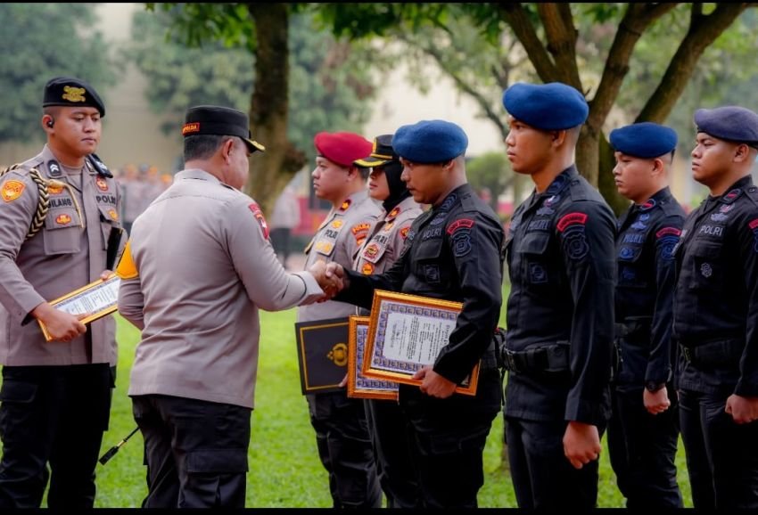 Penghargaan Kapolda Sumut Untuk Personel Polri Yang Tunjukkan Dedikasi Luar Biasa