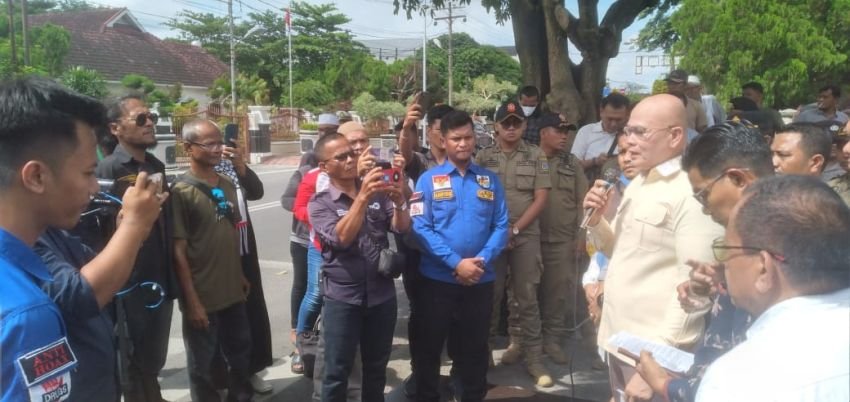 Terkait Cafe Vulgar,Tokoh Pemuda,Ormas Islam dan Mahasiswa Geruduk Kantor DPRD T.Tinggi