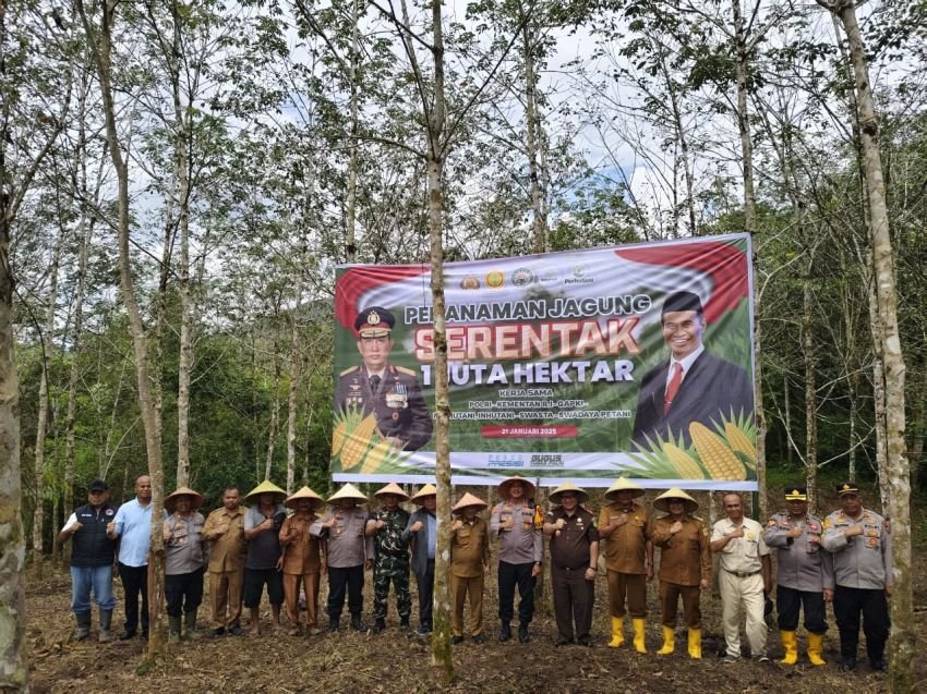 Kepolisian Resort Pakpak Bharat Ikuti Penanaman Jagung Serentak Satu Juta Hektare di Desa Buluh Tellang