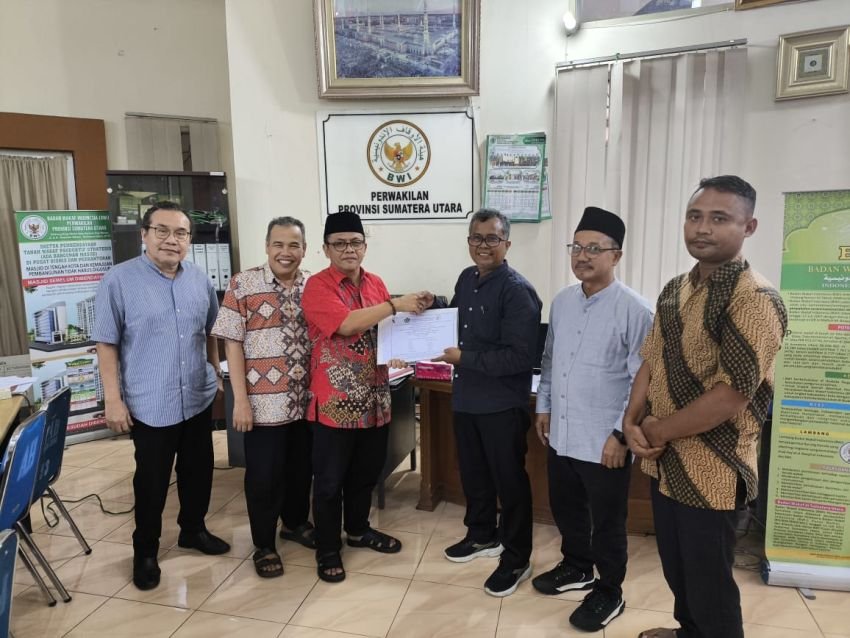 BWI Perwakilan Sumut, Serahkan SK Penggantian Nazhir Wakaf Masjid Al Hidayah Deliserdang