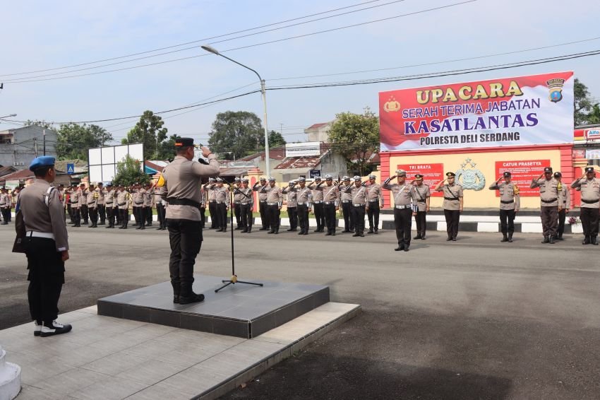 Kapolresta Deli Serdang Pimpin Langsung Sertijab Kasat Lantas Polresta Deli Serdang