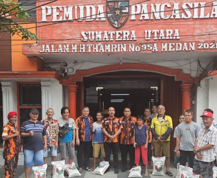 Pemuda Pancasila  Sumut Bagikan Ratusan Paket Sembako ke Warga Tionghoa Rayakan Tahun Baru Imlek