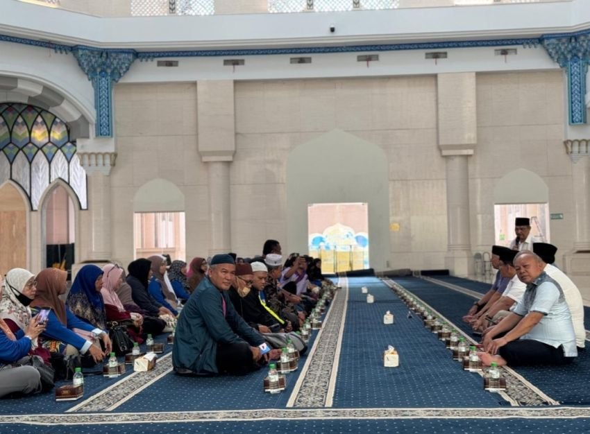 Pengurus Masjid Tengku Mahkota Pahang Kunjungi Masjid Agung Medan, Kagumi Kemegahannya