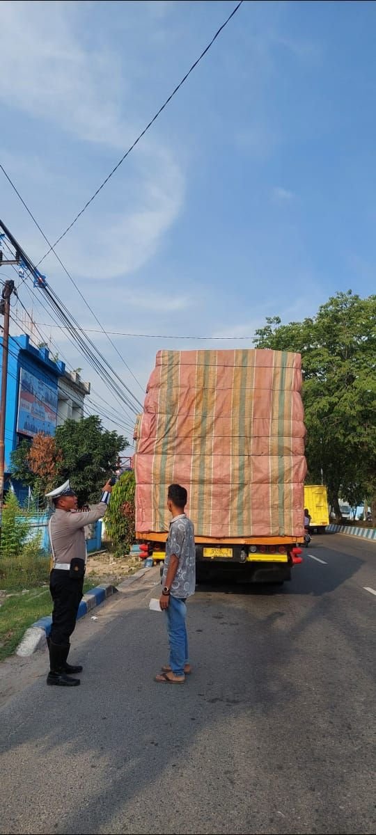 Ops Keselamatan Toba 2025, Satlantas Polresta Deli Serdang Jaring Kendaraan Over Dimensi dan Over Loading