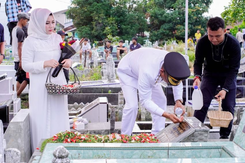 Ziarah ke Makam Orangtua, Wakil Wali Kota Medan: Doa dan Perjuangan Almarhumah Membuat Saya Berada di Titik ini