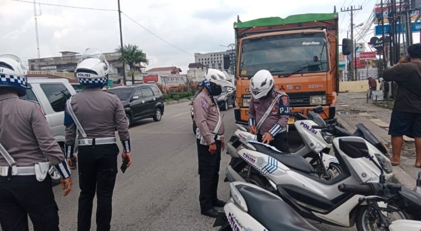 Dit Lantas Polda Sumut Kembali Tindak Pelanggar Lalu Lintas di SM Raja 33 Pol Bus Disegel