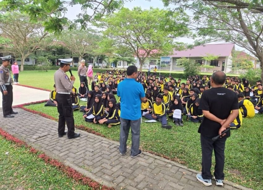 Sat Lantas Polresta Deli Serdang Gelar "Police Go To School" dalam Rangka Operasi Keselamatan Toba 2025