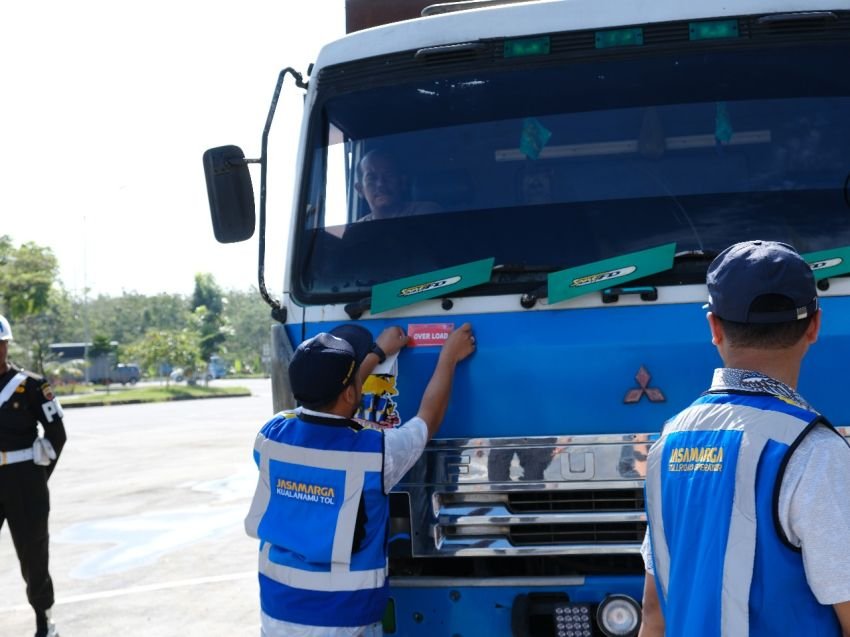Tegaskan Komitmen Keselamatan di Jalan Tol Medan-Kualanamu-Tebing Tinggi, PT Jasamarga Kualanamu Tol Gelar Operasi Kendaraan ODOL