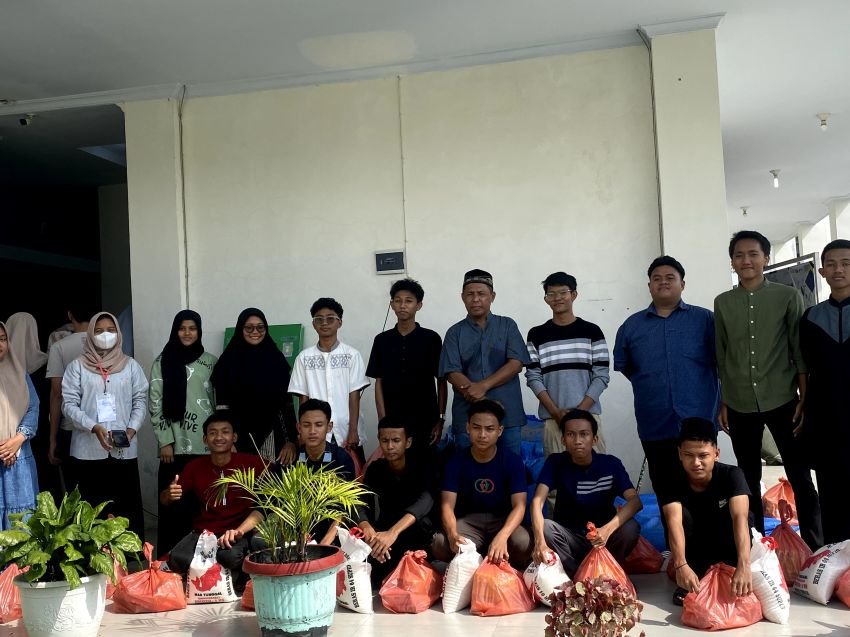Penutupan Pesantren Kilat Ramadhan SMA Negeri 2 Medan Tahun 2025, Dengan Pemberian Sembako
