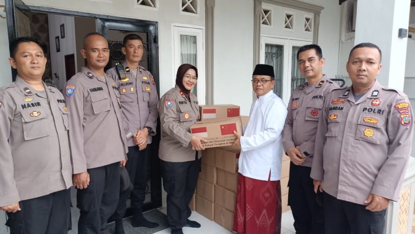 Pengasuh Majlis Sholawat Ahlul Kirom Ucapkan Terima Kasih kepada Kombes.pol Gidion Arif Setiawan atas "Berbagi Rezeki Lebaran ke Kalangan Asaatidz"