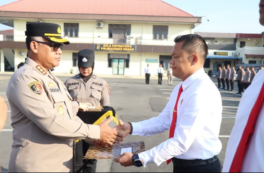 56 Personel Polrestabes Medan Dapat Penghargaan