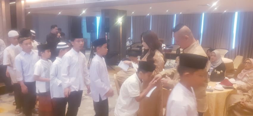 Dede Hadade dan Istri Ungkapkan Rasa Syukur Dengan Santuni Puluhan Anak Yatim Piatu