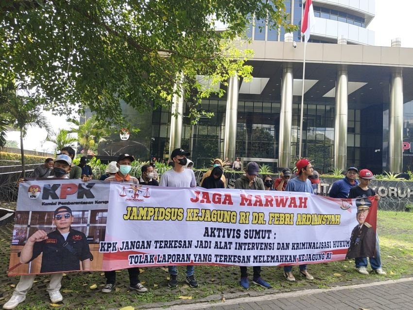 Aroma Busuk Pelemahan Jampidsus Tercium, Aktivis Sumut Murka Didepan Gedung Merah Putih