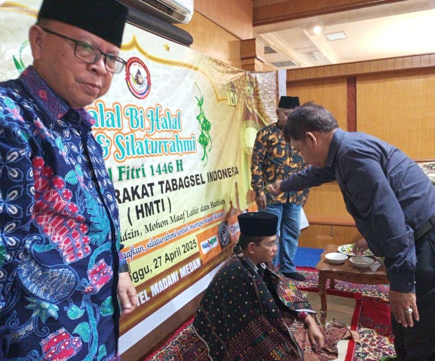 Ketua HMTI Kota Medan Marhot Harahap Ditepung Tawar Sebelum Berangkat Haji