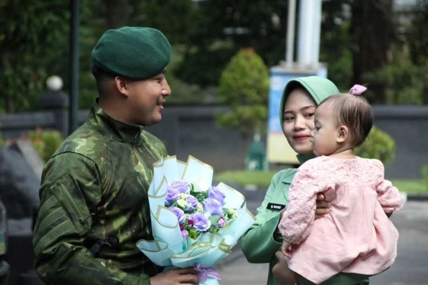 Danyon Bekang 2 Kostrad Pimpin Upacara Penerimaan Satgas Pamtas RI-PNG Mobile