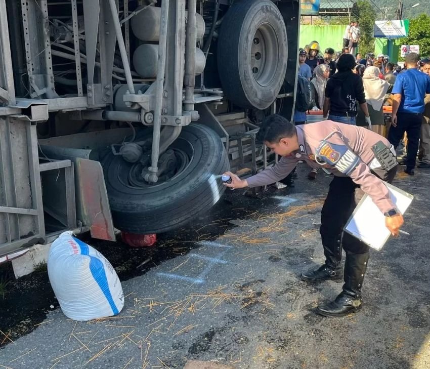 Bus ALS Terbalik di Padang Panjang, 12 Tewas dan 25 Luka-Luka, Diduga Ini Penyebabnya