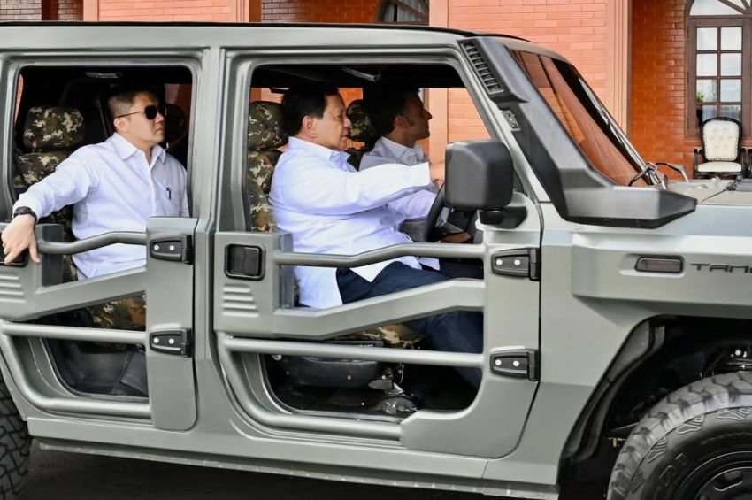 Presiden Prabowo Setir Sendiri Mobil untuk Presiden Macron di Akmil Magelang