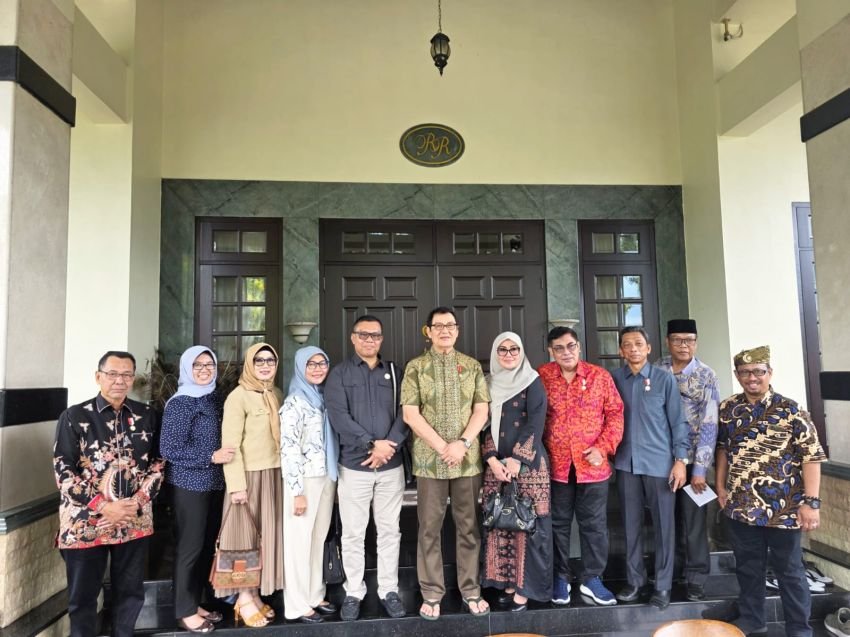 PB ISMI Sambangi Tun Dr. Rahmat Shah Jelang Pelantikan di Pekanbaru