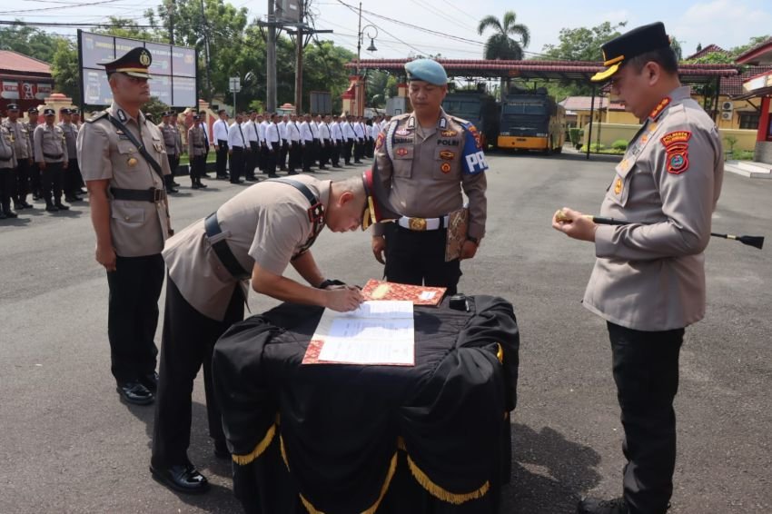 Kapolresta Deli Serdang Pimpin Sertijab Kabag Ren, Kasat Intelkam, Kasat Binmas dan Kapolsek Galang Polresta Deli Serdang