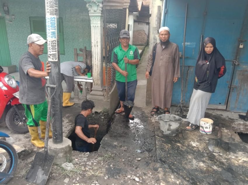Respon Cepat, Drainase Lingkungan 4 Kelurahan Tembung Dibersihkan, HMTI Dukung Program Pemko Medan