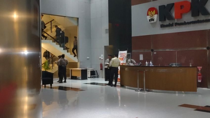 Tiga Pelaku OTT Proyek PUPR Tiba di KPK, Ada Bertubuh Gemoy
