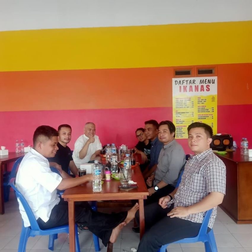 Ketua DPD IKANAS Sumut Dr. H. Asren Nasution, MA Konkretkan Gerakan "Tampar Marsipagodangan" Melalui Kunjungan ke RM Ayam Penyet IKANAS Binjai