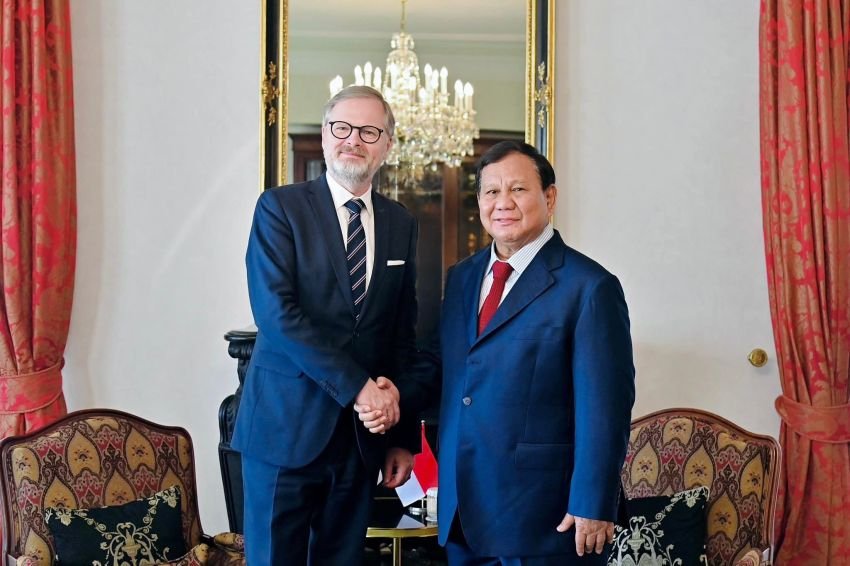 Transit di Praha, Presiden Prabowo Disambut Hangat oleh PM Ceko