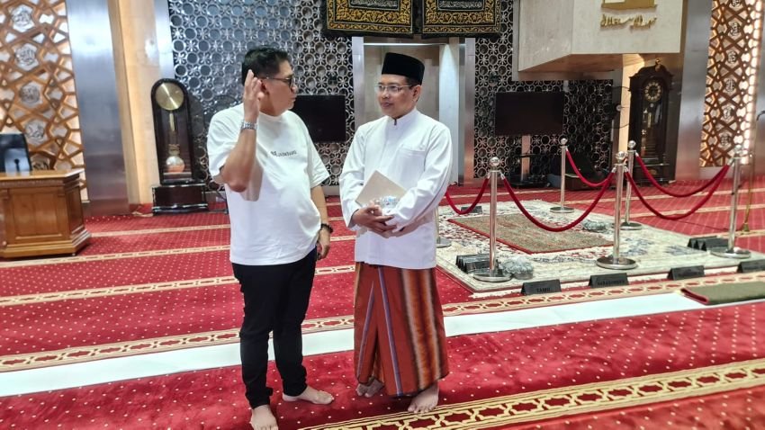 CEO SUMUT24 Group Rianto SH MH,  Silaturahmi ke Masjid Istiqlal, Temui Ustadz H Ahmad Mulyadi