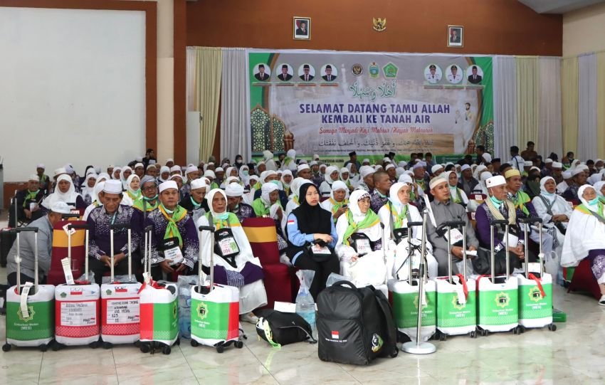 Sambut Kepulangan Jemaah Haji asal Paluta,  Effendy Pohan Doakan Jadi Haji Mabrur dan Cahaya Penerang