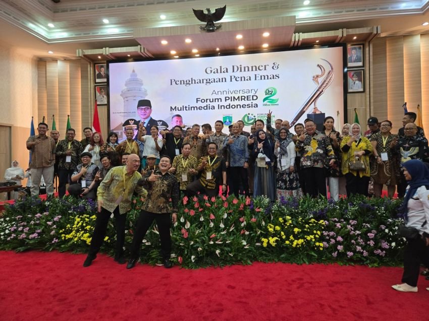 Ketua FPRMI Sumut Bacakan Puisi Kritik Sosial pada HUT Ke-2 FPRMI