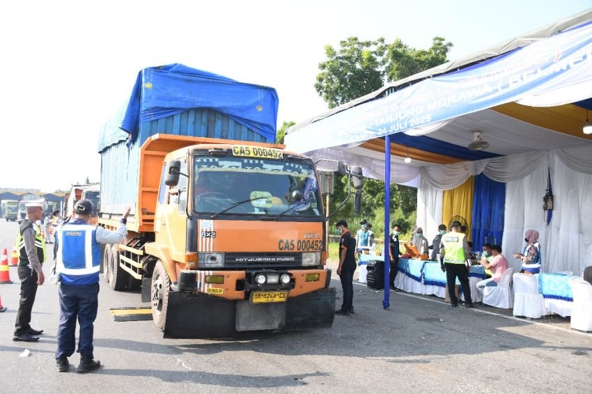 Dukung Keselamatan di Jalan Tol, JNT Gelar Operasi ODOL di Ruas Tol Belmera