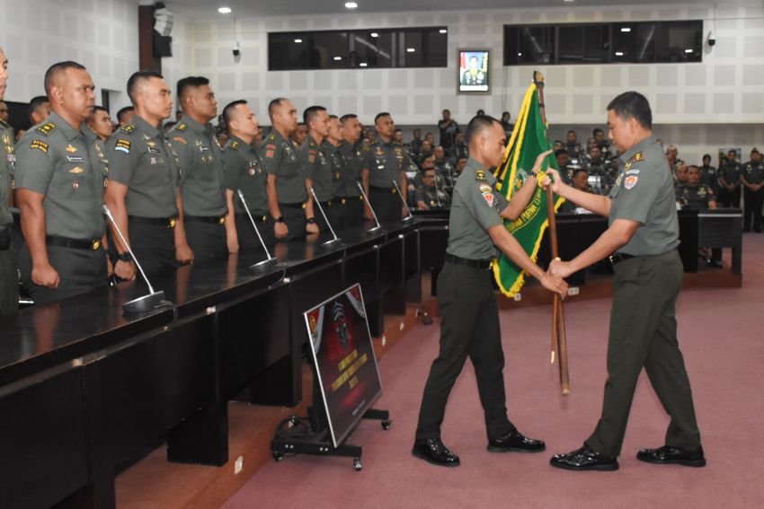 Komandan Seskoad Kukuhkan Senat Pasis Dikreg LXVI Seskoad: Wujudkan Kolaborasi, Inovasi, dan Integritas