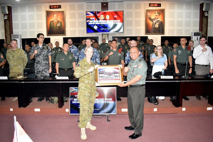 Perkuat Kerja Sama Internasional, Komandan Seskoad Terima Courtesy Call dari ACSC Australia