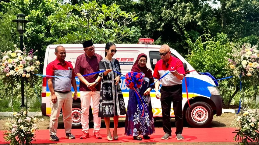 JNE dan TIKI Serahkan Bantuan Mobil Ambulans dan Jenazah untuk Kemanusiaan