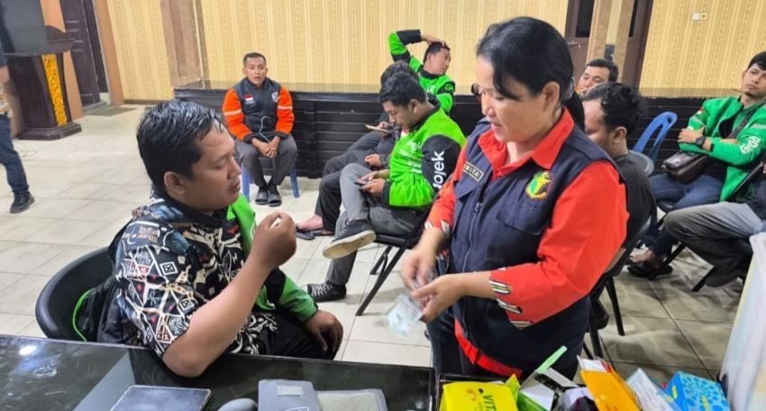 Wujud Solidaritas, Polresta Deli Serdang Bersama Komunitas Ojol Gelar Doa Bersama Atas Wafatnya Pengemudi Ojol Affan Kurniawan