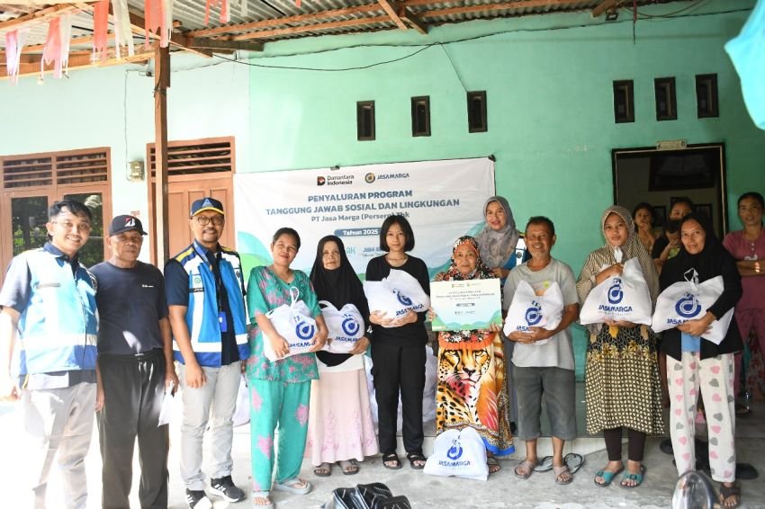 JNT Salurkan Bantuan 200 Paket Sembako Melalui Program TJSL di Momen HUT ke-80 RI dan HUT ke-6 JNT