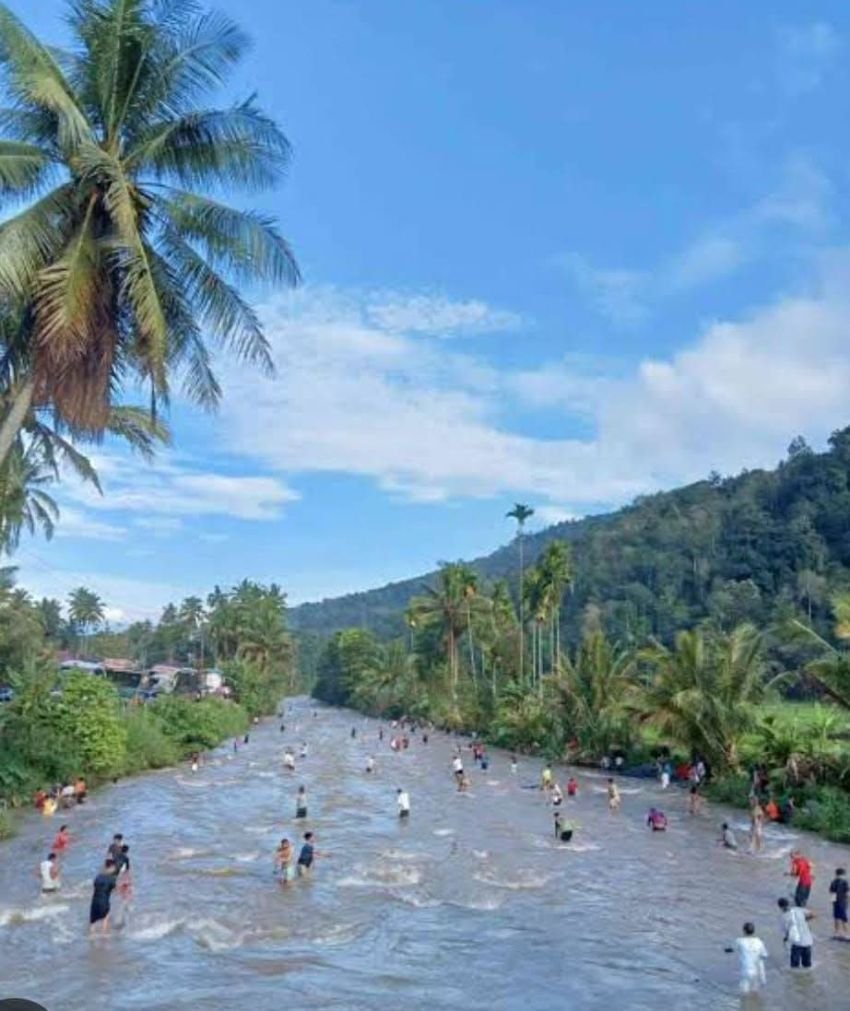 Suatu Kearifan Lokal Dan Kecintaan Masyarakat Tabagsel Terhadap Ekosistem Aquatik Dan Lingkungan Hidup.
