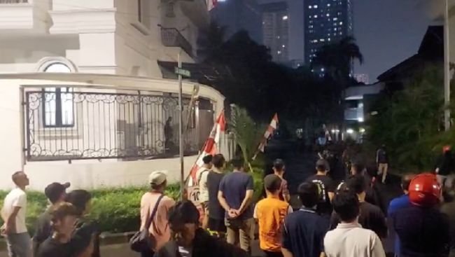 Setelah Rumah Sahroni Dijarah Warga, Dilanjutkan Rumah Eko Patrio & Uya Kuya