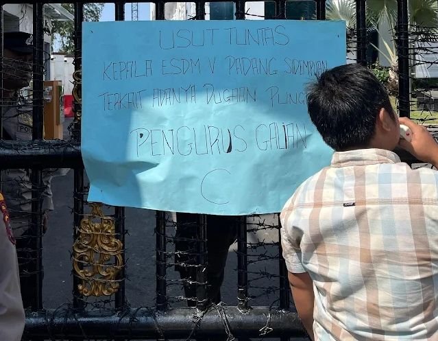 FAM Sumut Geruduk Kejatisu Terkain Dugaan KKN dan Pungli Dinas UPTD ESDM V Kota Padangsidimpuan