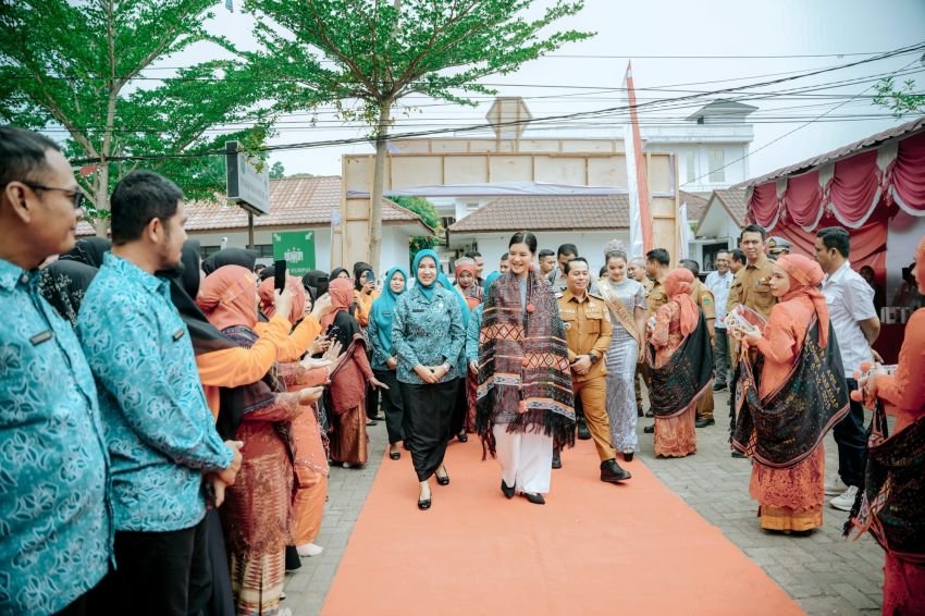 Kahiyang Ayu Ajak Kader Posyandu Padanglawas Terus Sosialisasikan Pentingnya Deteksi Dini Kanker Leher Rahim
