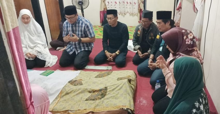 Bupati Deli Serdang Bertakziah ke Rumah Duka Almarhumah Ibu Rusmita