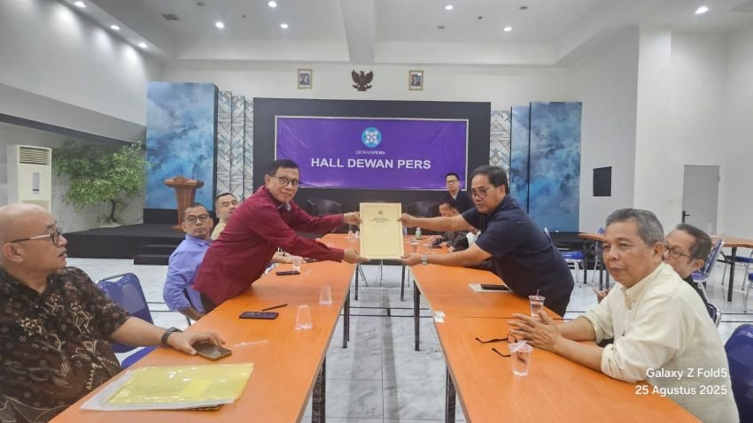 Hendry Ch Bangun Lengkapi Berkas Pencalonan Ketua Umum PWI Pusat