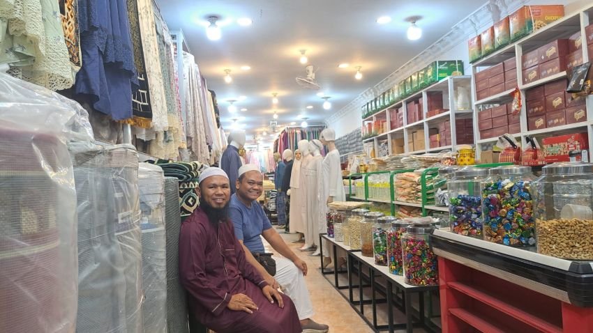 Bisnis Perlengkapan Haji dan Umrah Berkembang di Medan, Toko Ahmad Akhyar Jadi Rujukan Jamaah